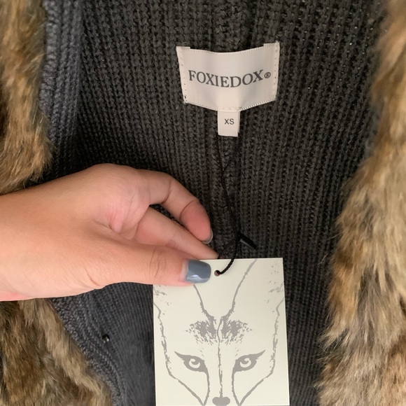 Sweater vest - Picture 6 of 9